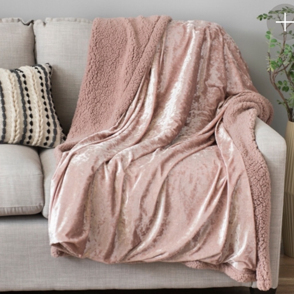 Crushed Velvet Rose Sherpa Throw 50" x 60"